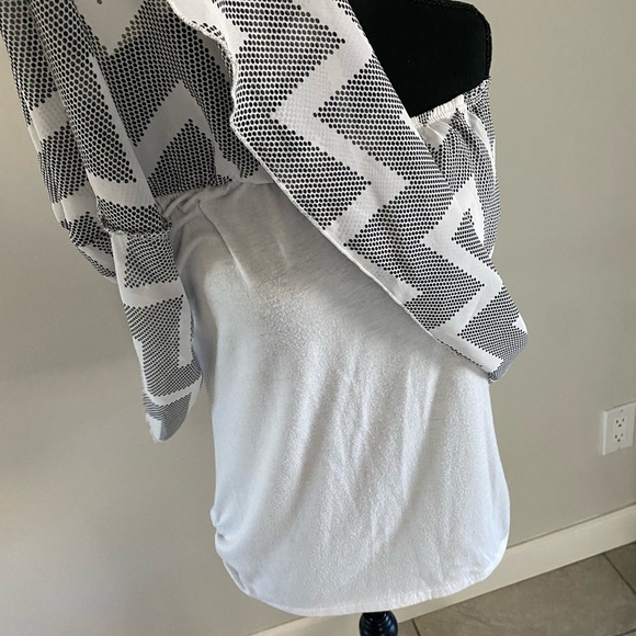 Off the shoulder top. - Picture 3 of 6